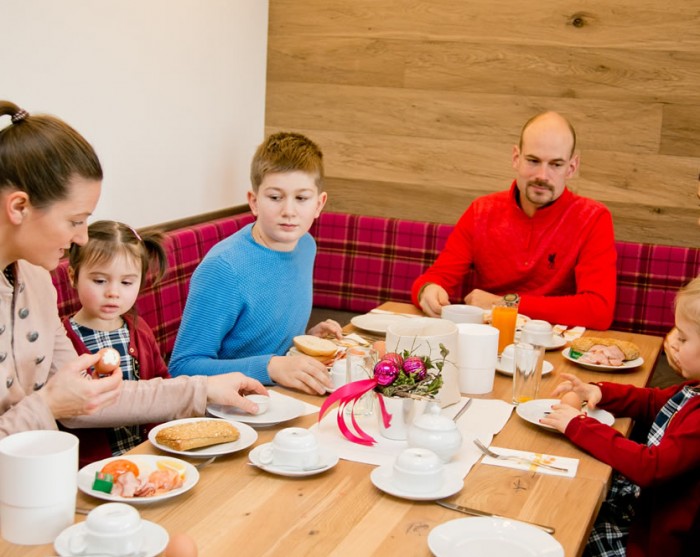 Frühstücken mit der Familie