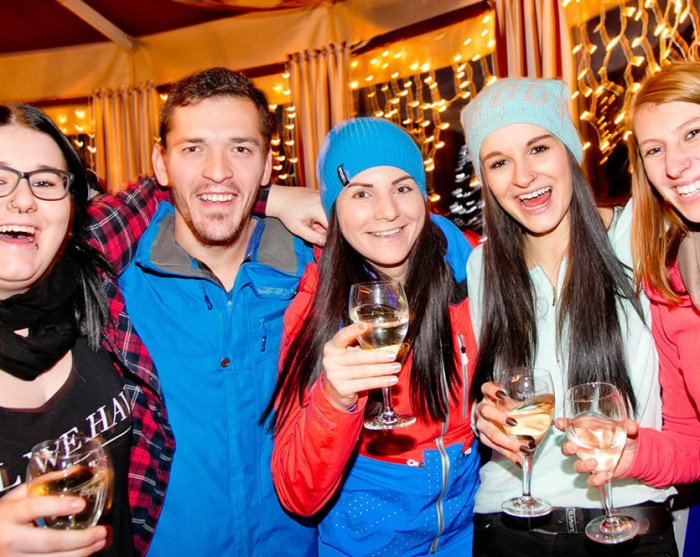Die Schirmbar befindet sicher direkt beim Landhotel Berger an der Skipiste