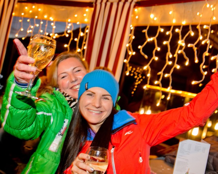 Abtanzen bei Après Ski Musik in unserer Schirmbar direkt am Hotel