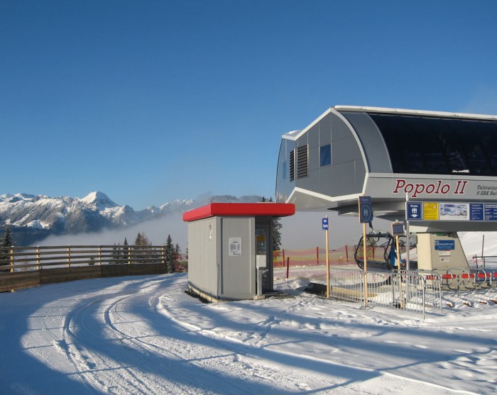 Traumhaftes Panorama im Hintergrund, vorne der 6-Sessellift in Eben © Tourismusverband Eben