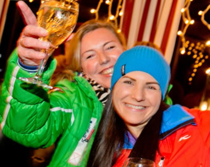 Après Ski nach einem unvergesslichen Skitag auf den Pisten in Eben