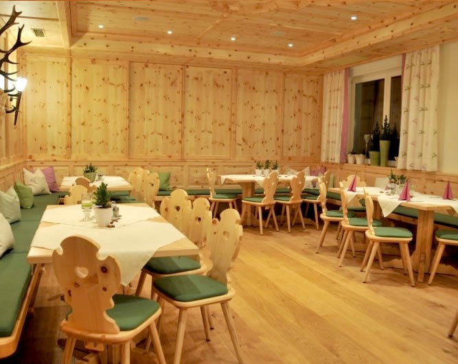 Zirbenstube für Feste und Feierlichkeiten oder einfach um einen schönen Abend im Landhotel Berger zu verbringen